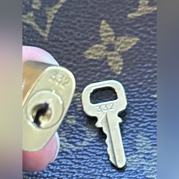 Authentic Louis Vuitton Lock & Key Set #332. - Picture 3 of 4